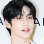 TXT・スビン、日本の“人気アイス”を片手に夜の街に出没！オフショットに反響「メロオッパすぎ」【PHOTO】 画像