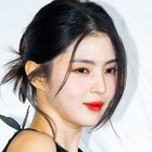 女優ハン・ソヒ、自らデザインした“コラボスニーカー”公開！卓越したセンスに「かわいい」「何でもできる」と反響 画像