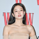 「支えきれてる？」BLACKPINK・ジェニー、胸元あらわな“コルセット風衣装”に視線釘付け【PHOTO】 画像