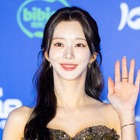 引き締まった美スタイル…『涙の女王』イ・ジュビン、ゼブラ柄のスイムウェア姿でも清楚な雰囲気【PHOTO】 画像