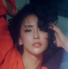 奈月セナ、色気たっぷりな写真集表紙カットを公開！時代を超えて輝く女性を表現 画像