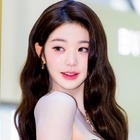 色香漂うドレスから“意外なボリューム感”…IVE・ウォニョン、華奢ボディとのギャップに釘付け【PHOTO】 画像