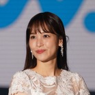 鷲見玲奈アナ、背中開きのドレス姿披露！後輩・高木由梨奈アナの結婚式へ 画像