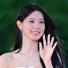 “ほぼ紐ドレス”で話題を集めたミヨン、背中全開バックレス衣装で大胆肌見せ「息できない」【PHOTO】 画像