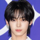 TWS・ハンジン、高貴な“御曹司ビジュ”にうっとり…白スーツ姿のホリデーショット公開【PHOTO】 画像