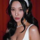 “豊胸”疑われ「大きくない」と否定も…寒さ吹き飛ぶ存在感、圧巻ボリュームのK-POP歌手【PHOTO】 画像