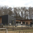 リビングの窓から愛馬がひょっこり！小さい頃からの夢だった“馬”との暮らしを実現した家『住人十色』 画像