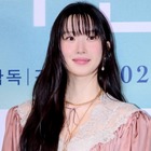 “ほぼ全部見えてる”衣装で話題に！ムン・ガヨン、深スリットのタイトドレスで太もも全開に【PHOTO】 画像