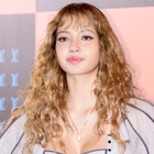 BLACKPINK・リサ、ブラトップ透け見え“大胆衣装”で色気爆発！ヘルシーボディに視線集中【PHOTO】 画像