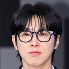 東方神起・ユンホ、カジュアルな服装もダンディーに！輝く美しさと洗練された雰囲気で空港へ【PHOTO】 画像