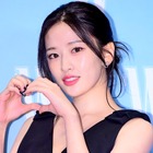 IVE・ユジン、海辺のスイムウェア姿に視線釘付け！「やばい」「アロハ美女」と反響【PHOTO】 画像