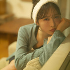 AKB48・小栗有以、日常のワンシーンを切り取った“自然体”カットを収録！4月始まり「2026年カレンダー」発売決定 画像