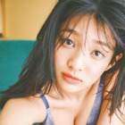 ホリプロの秘蔵っ子・虹咲カリナ、エキゾチックな美しさ！水着姿で表紙に登場 画像