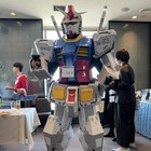 ガンダム姿で結婚式に参列!?　「スーツで来て」と言われて“モビルスーツ”参戦を決めた男性に驚きと笑いの声 画像