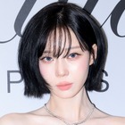 aespa・ウィンター、“美デコルテ”際立つ純白ドレスでイベントに登場！優雅なオーラで魅了 画像