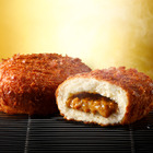 東京ばな奈、バナナピューレを使った“伝説のカレーパン”がリニューアル！もちふわ感＆カレールーのコクがアップ 画像