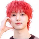 &TEAM・EJ（ウィジュ）、赤髪に“大胆イメチェン”で雰囲気激変！モデル級スタイルにも視線集中 画像