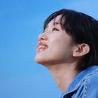 河合優実、「サントリー生ビール」新メッセンジャーに就任！新CMで坂本九さんの名曲「上を向いて歩こう」を口ずさむ！ 画像