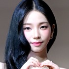 バレないの？aespa・カリナ、“変装なし”で福岡の街に出没！タイツから覗く美脚に釘付け「めっちゃ綺麗」 画像