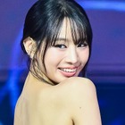 「目のやり場に困る…」ブラトップ姿のナッティ、アイドルらしからぬグラマラス体型に釘付け 画像