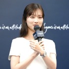 山下美月、白のドレス姿で本田響矢らと登壇！ダイヤ入りの時計を身に着け「大人の女性になった気持ち」 画像