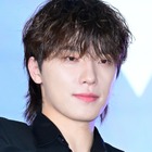 「ボタン閉めて！」SEVENTEEN・ディノ、素肌覗くスーツ姿で“色気爆発”…艶っぽビジュでファン魅了！ 画像