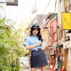 “かわいすぎる新喜劇女優”小寺真理、ミニスカポリスからメイド服姿まで！1st写真集収録カット公開 画像