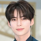 ZB1ソン・ハンビン、“貴公子ビジュアル”で魅了…端正な顔立ち映えるスーツ姿でイベントに登場 画像