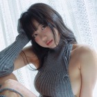 【韓国グラドル】ピョ・ウンジ、グレーニットで美谷間チラ見せ！「3月は素敵」 画像