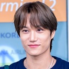 EXO・カイ、パリで見せた“パステルブルー”コーデに絶賛の声！気品あふれる佇まいで視線を独占 画像