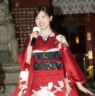 吉川愛、艶やかな赤の振袖姿で和の美しさを披露！和装ショットに「かわいすぎる」の声 画像