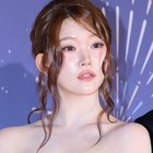 ふわふわな胸元にドキッ…日本人K-POPアイドル、“コルセット風衣装”で放つ大人の色香「見惚れた」 画像