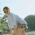 木﨑ゆりあ、美脚際立つ写真集未収録カット公開！ブラマヨ・小杉竜一が執筆した帯コメントも 画像