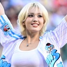 あと数センチで…インナー露出で物議を醸したチョン・ソミ、ヒヤヒヤする背中の肌見せが話題 画像