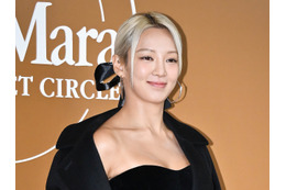 隙間まで…少女時代・ヒョヨン、真っ赤なスイムウェアで開放的に！小麦肌で健康美披露 画像