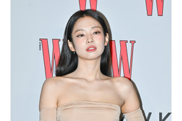 砂時計ウエストがくっきりと…BLACKPINK・ジェニー、ふんわり透けトップスで艶やかに 画像
