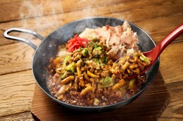 丸亀製麺、うどんと飯の“禁断のタッグ”！新カテゴリー「丸亀うどんメシ」全4種が本日発売