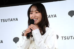 櫻坂46初代キャプテン・菅井友香、デビュー10周年を報告「心から感謝しております」