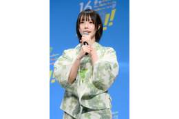 あの、浴衣で登場！夏祭りで串焼きのイカを豪快に食べたい！ 画像