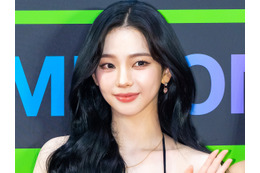 反則級のメリハリ…aespa・カリナ、胸元あらわなキャミワンピ姿に悶絶「ドキドキする」「やばい」 画像