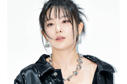 見えちゃいそう…スルギ、超ミニ丈の“危険なポーズ”にファン釘付け「なんてこと」「きゃー！」 画像