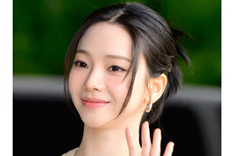 aespa・カリナ、“ピチッ”とへそ出しウェアで隠しきれないボリューム…「MLB」イベントのため上海へ 画像