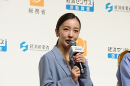 板野友美、美脚際立つミニスカ姿披露！娘とおそろいコーデも