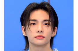 「見惚れてしまう」Stray Kids・ヒョンジン、無造作な長い黒髪で見せた色気に反響続々 画像