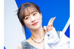 布面積どうなってるの!?KARA・ニコル、大胆肌見せで爽やかに弾ける「本当に伝説」 画像