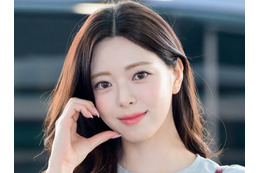 ミニスカ×ニーハイの破壊力…ユナ、制服から覗く“絶対領域”にクギ付け「反則です」 画像
