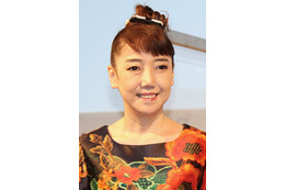 太田光代、顔の左側に大きなガーゼ！「とんでもない事態に見舞われている」