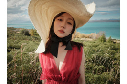 須田亜香里、行き先をあみだくじで決定!? 海外の旅フォトブック『アカリノアルヒ』が発売決定