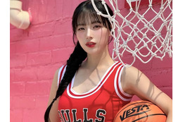 深めVネックから覗く美Body、前かがみも…大谷翔平の試合にも登場した韓国人気チアの悶絶ショット 画像