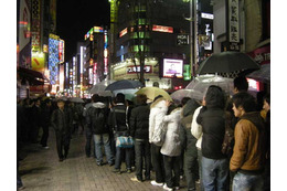 深夜から1,000人超の列――ヤマダ電機、新宿に初出店 画像